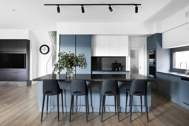 Contemporary Kitchen by Amanda Ayres Interiors